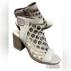 VINCE CAMUTO Leather Sandals